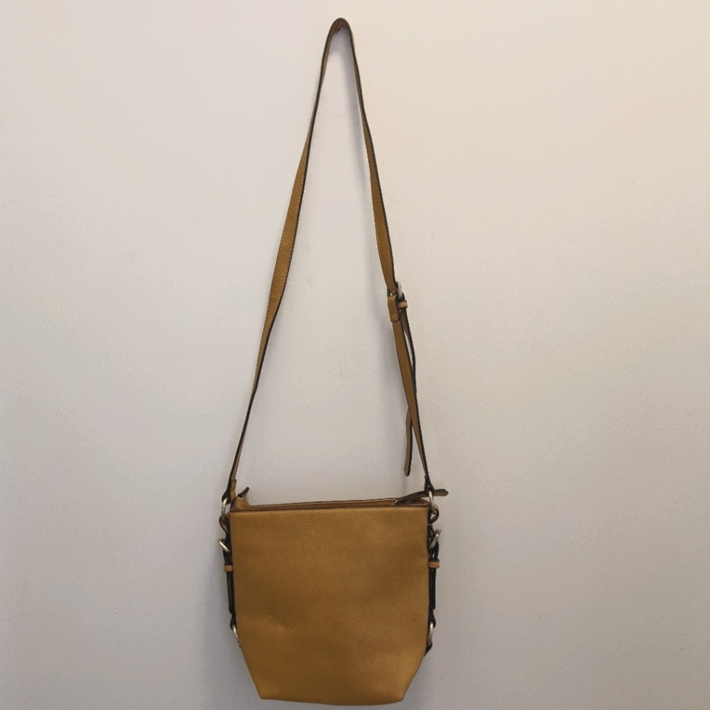5/$25 ⭐ Faux Leather Like New Crossbody